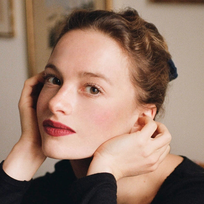 Yolaine La Mousse De Rouge Rosier